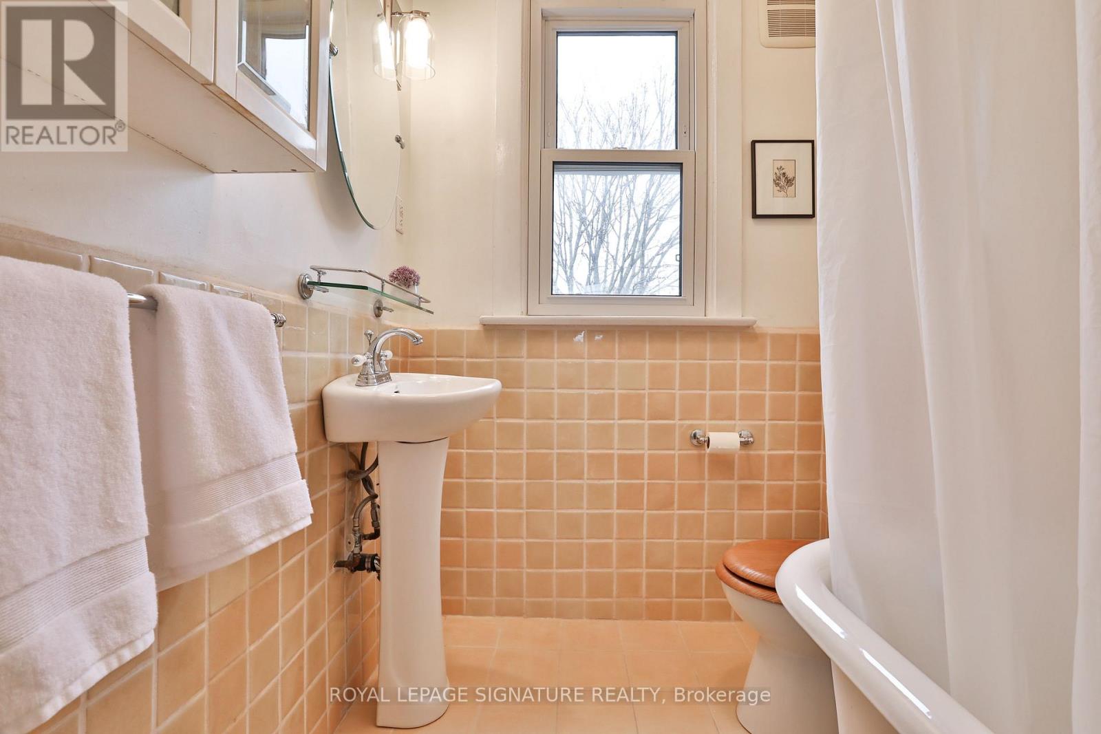 4 Earl Haig Avenue, Toronto, Ontario  M4C 1E1 - Photo 32 - E12892282