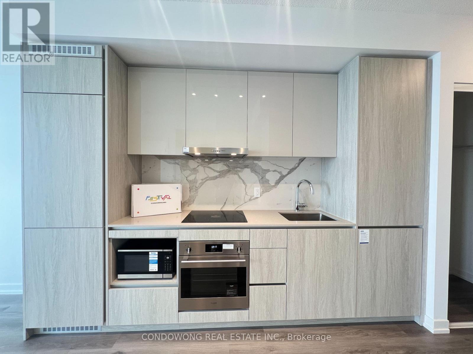 2601 - 28 Interchange Way, Vaughan, Ontario  L4K 0P8 - Photo 2 - N12892116