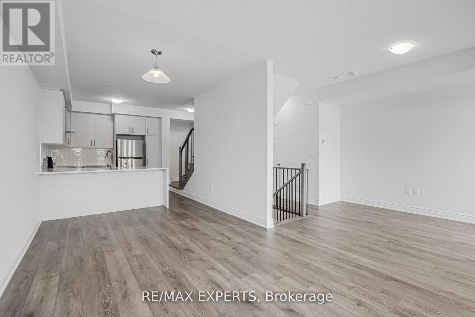 74 Paisley Drive, Bradford West Gwillimbury, Ontario  L3Z 0E3 - Photo 10 - N12892150