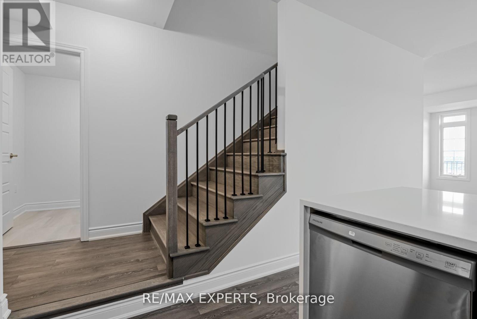 74 Paisley Drive, Bradford West Gwillimbury, Ontario  L3Z 0E3 - Photo 17 - N12892150