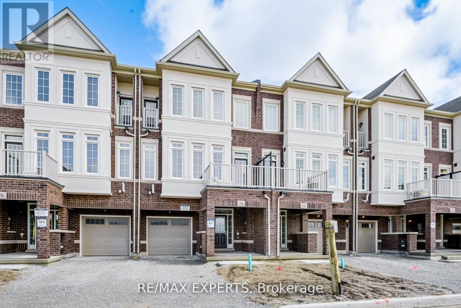 74 Paisley Drive, Bradford West Gwillimbury, Ontario  L3Z 0E3 - Photo 2 - N12892150