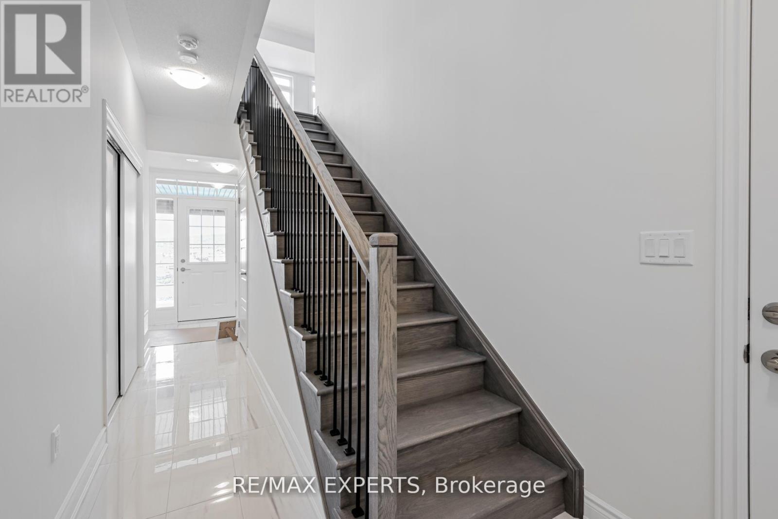 74 Paisley Drive, Bradford West Gwillimbury, Ontario  L3Z 0E3 - Photo 5 - N12892150