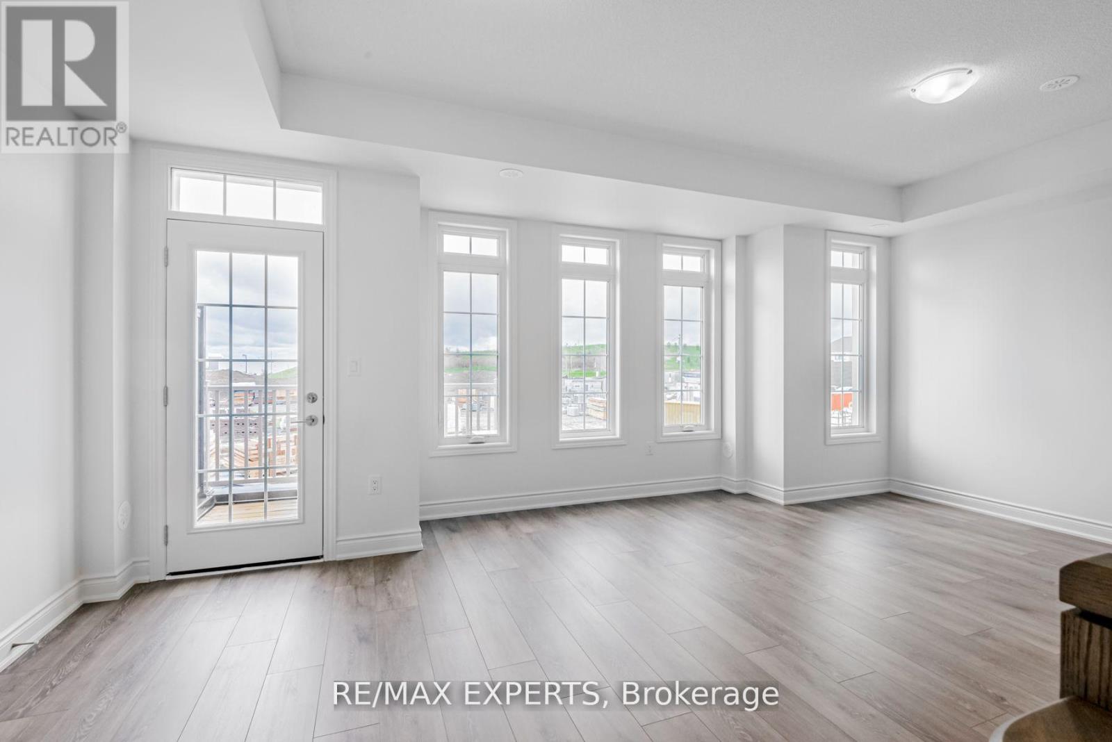 74 Paisley Drive, Bradford West Gwillimbury, Ontario  L3Z 0E3 - Photo 6 - N12892150