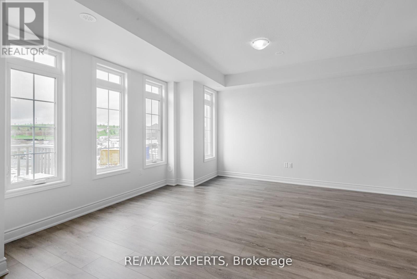 74 Paisley Drive, Bradford West Gwillimbury, Ontario  L3Z 0E3 - Photo 7 - N12892150