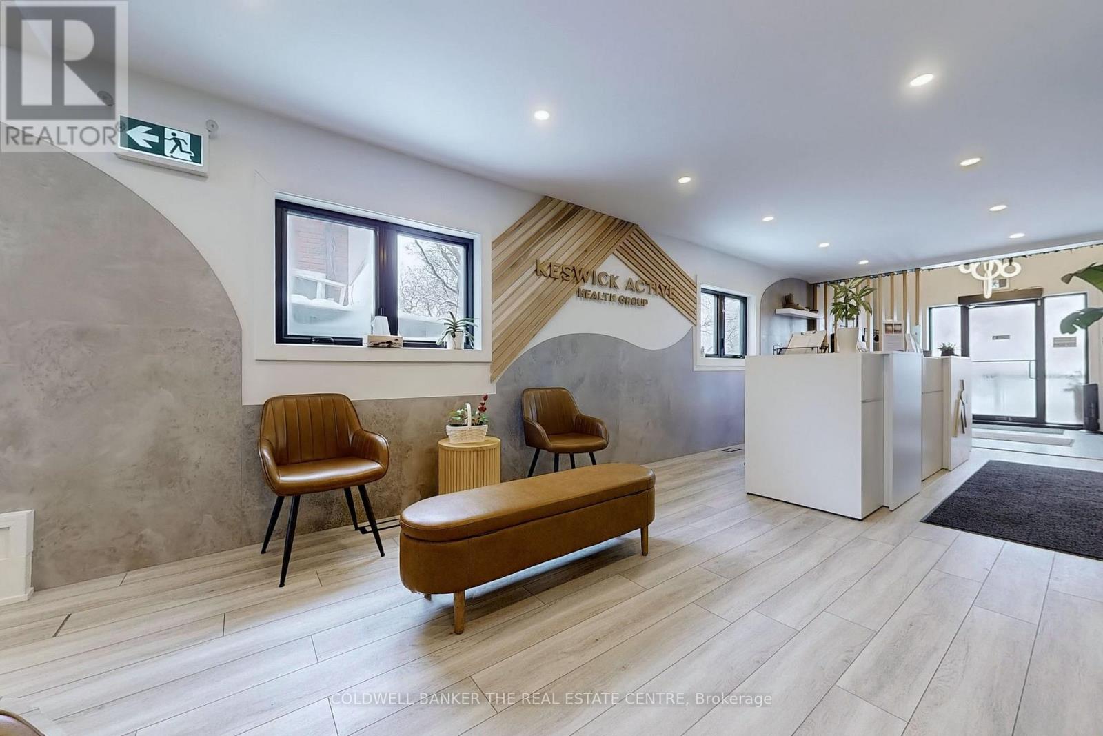 543 The Queensway S, Georgina, Ontario  L4P 2E7 - Photo 10 - N12892204