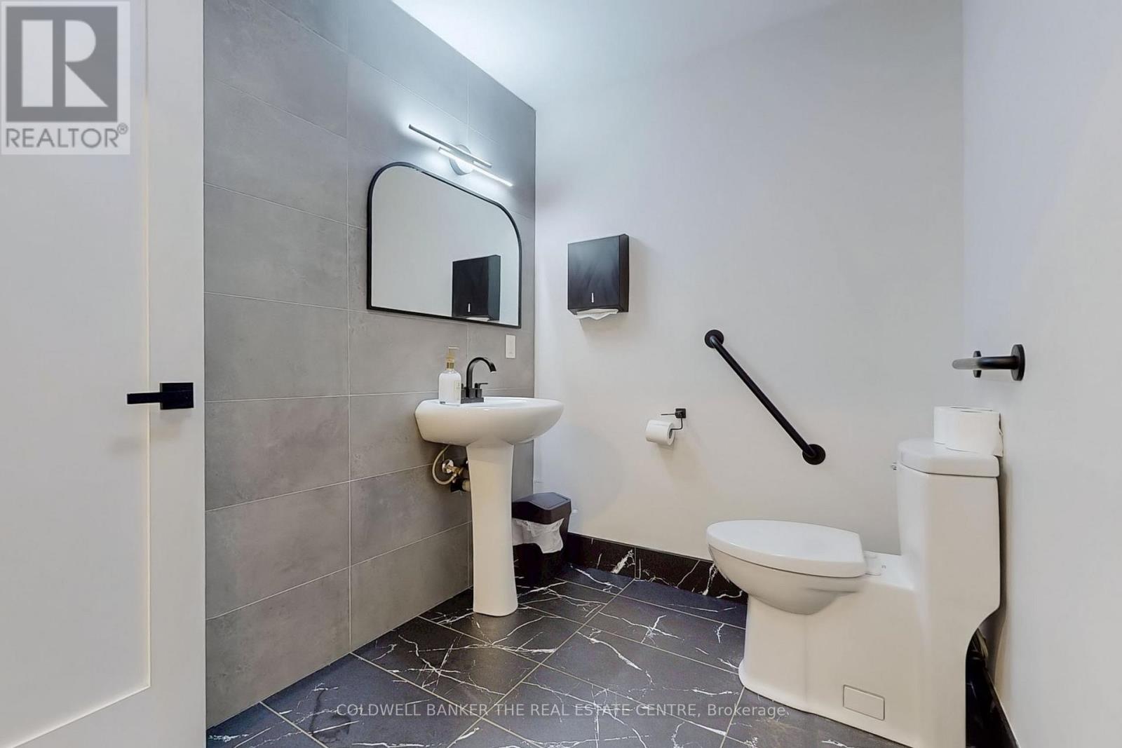 543 The Queensway S, Georgina, Ontario  L4P 2E7 - Photo 11 - N12892204