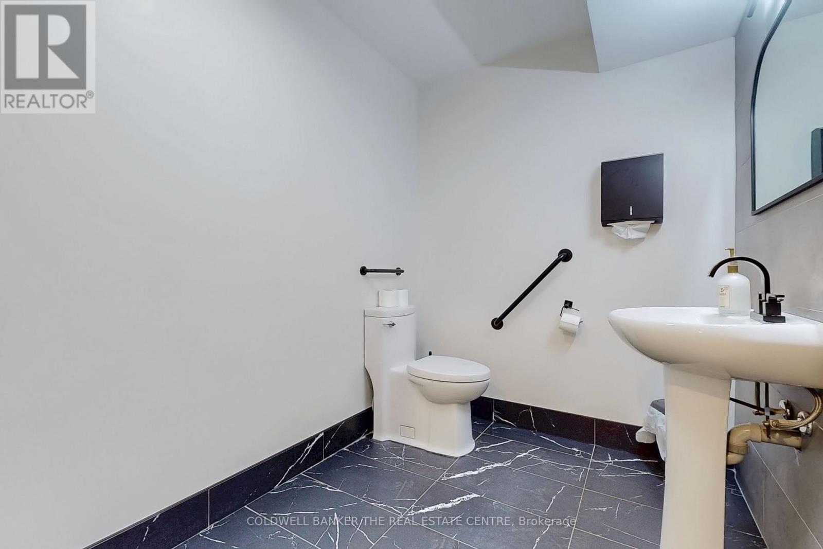 543 The Queensway S, Georgina, Ontario  L4P 2E7 - Photo 12 - N12892204