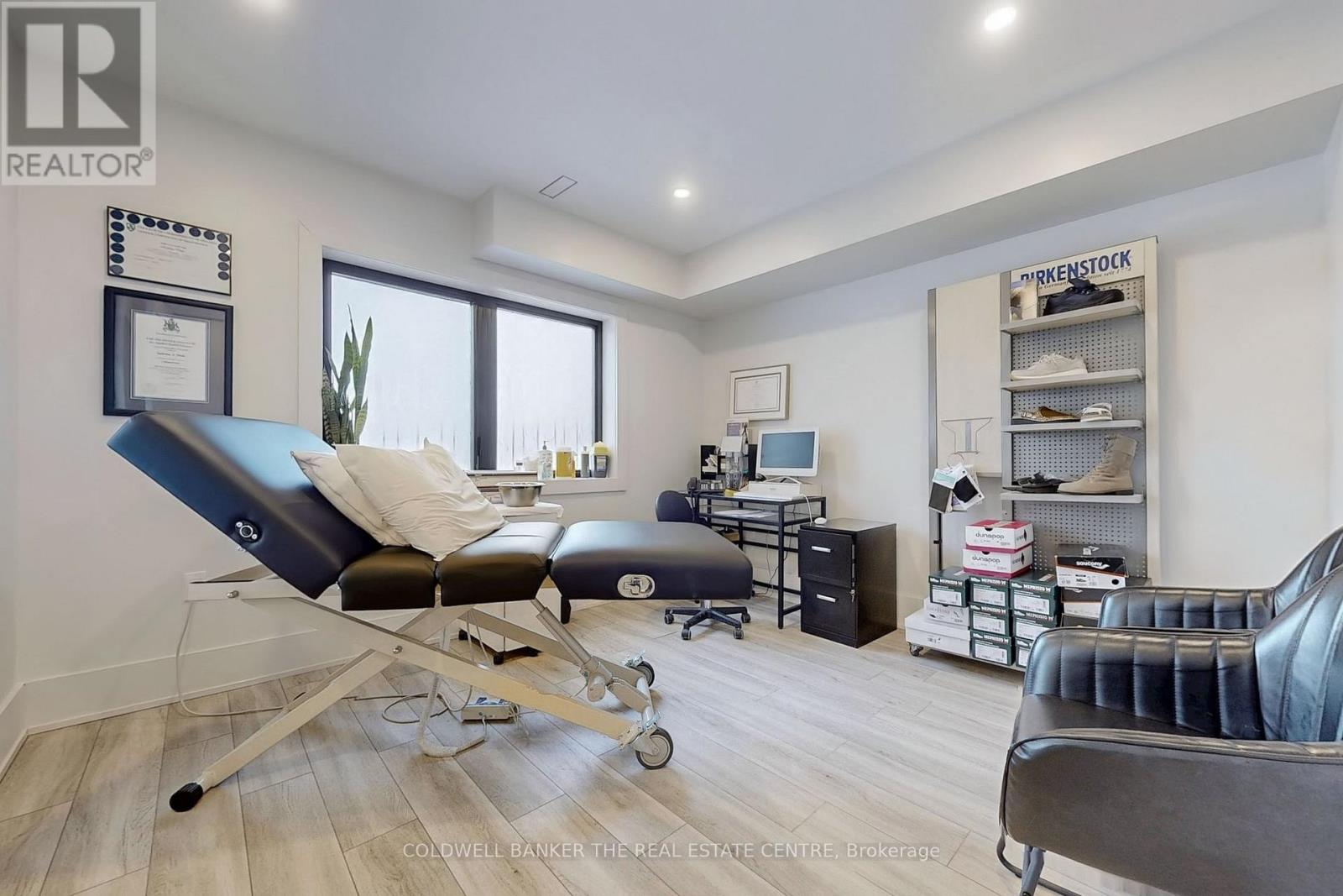 543 The Queensway S, Georgina, Ontario  L4P 2E7 - Photo 15 - N12892204