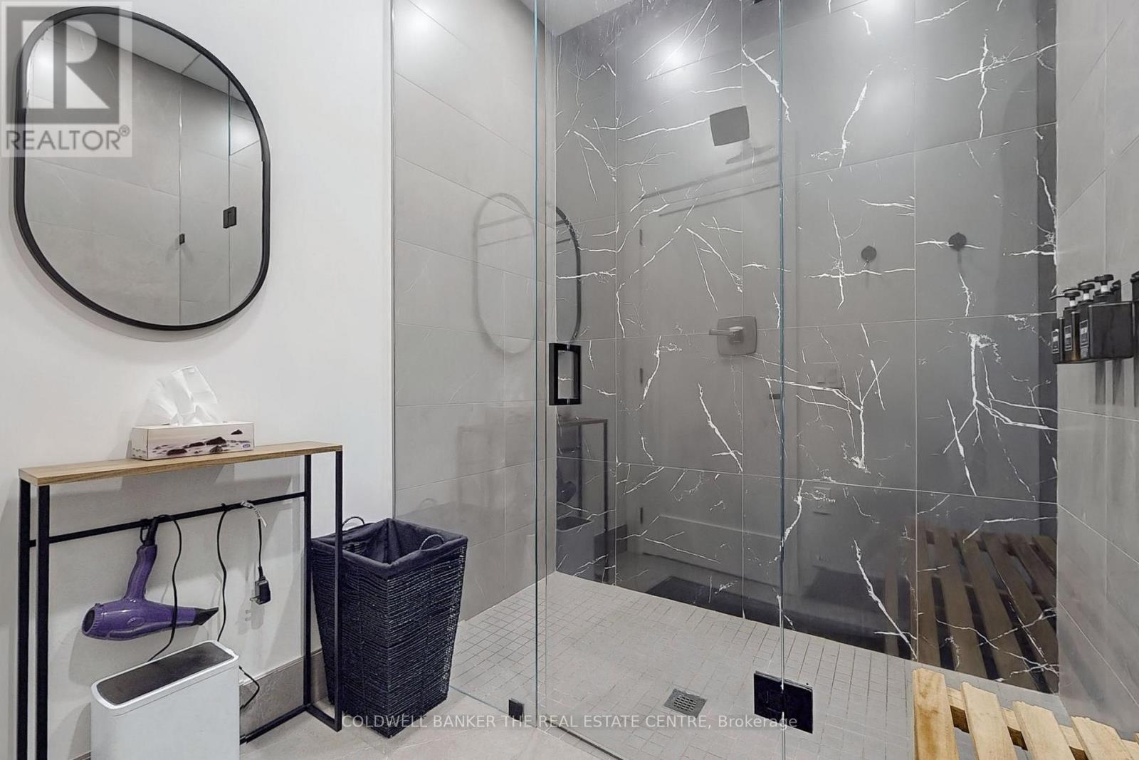 543 The Queensway S, Georgina, Ontario  L4P 2E7 - Photo 19 - N12892204