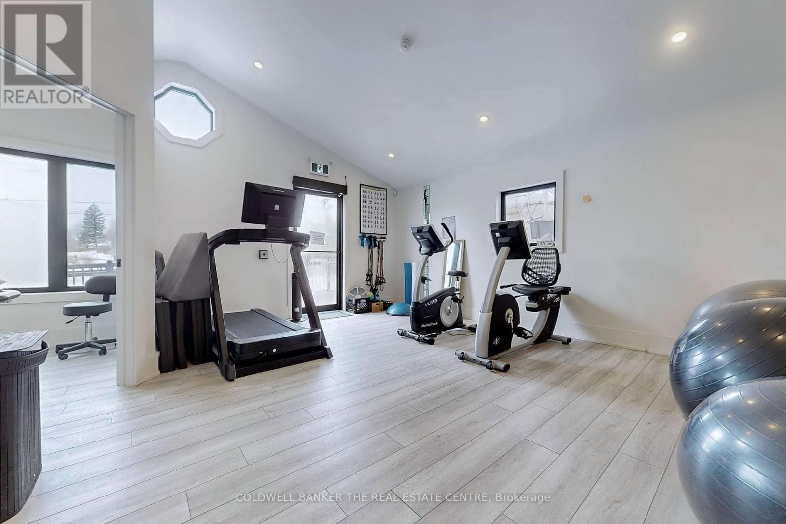 543 The Queensway S, Georgina, Ontario  L4P 2E7 - Photo 21 - N12892204