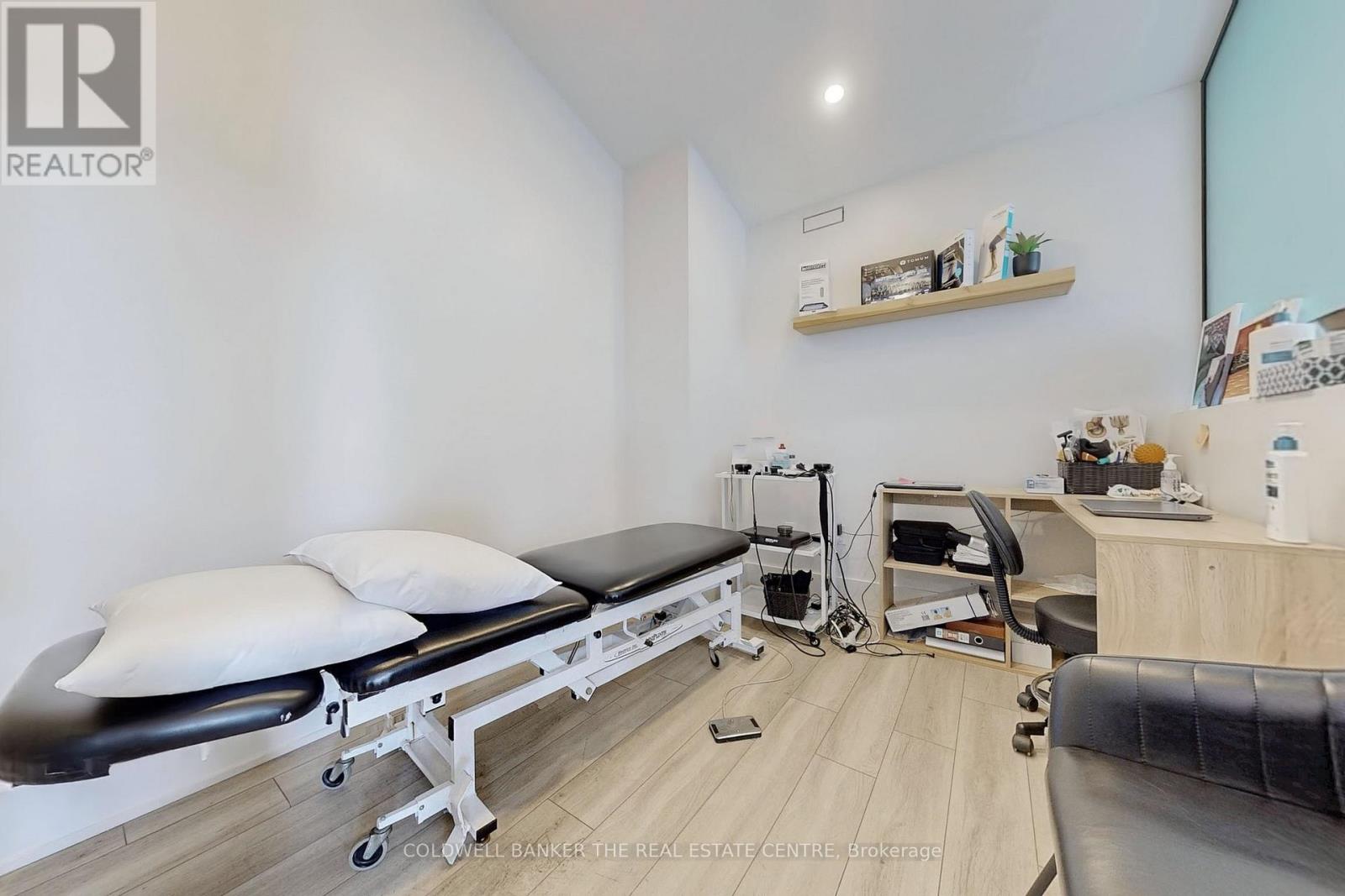 543 The Queensway S, Georgina, Ontario  L4P 2E7 - Photo 23 - N12892204