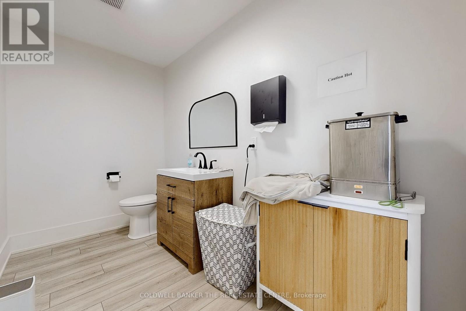 543 The Queensway S, Georgina, Ontario  L4P 2E7 - Photo 24 - N12892204