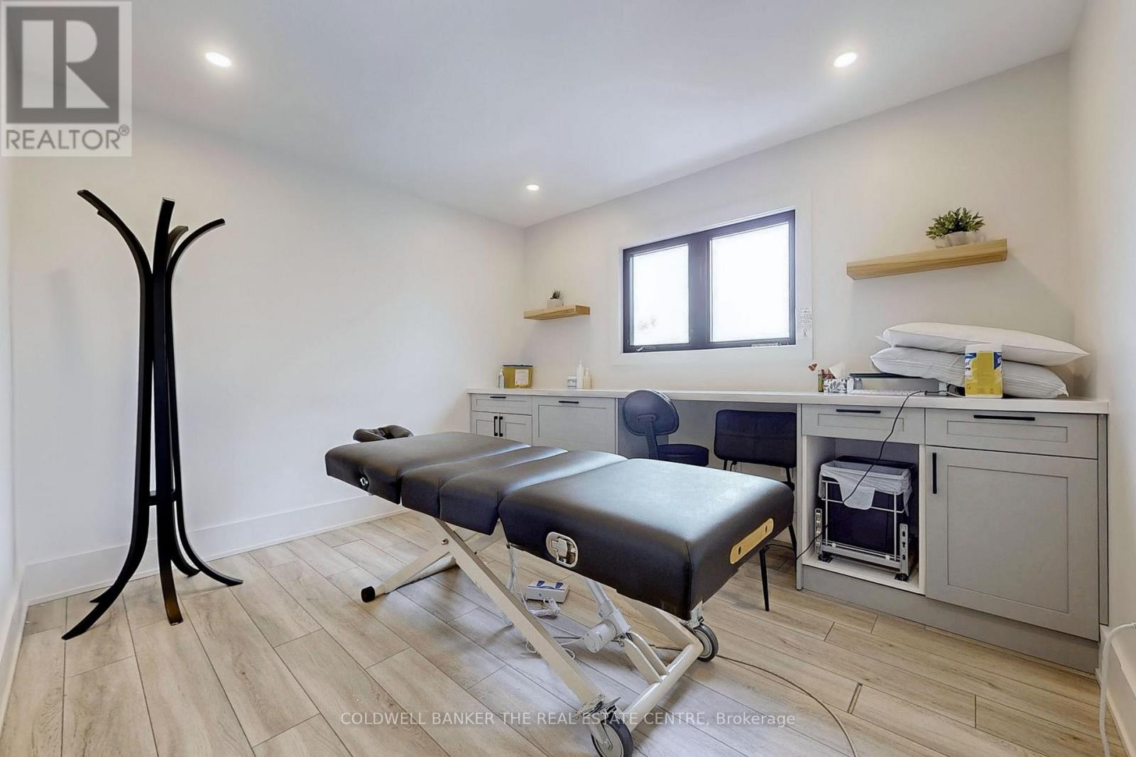 543 The Queensway S, Georgina, Ontario  L4P 2E7 - Photo 27 - N12892204