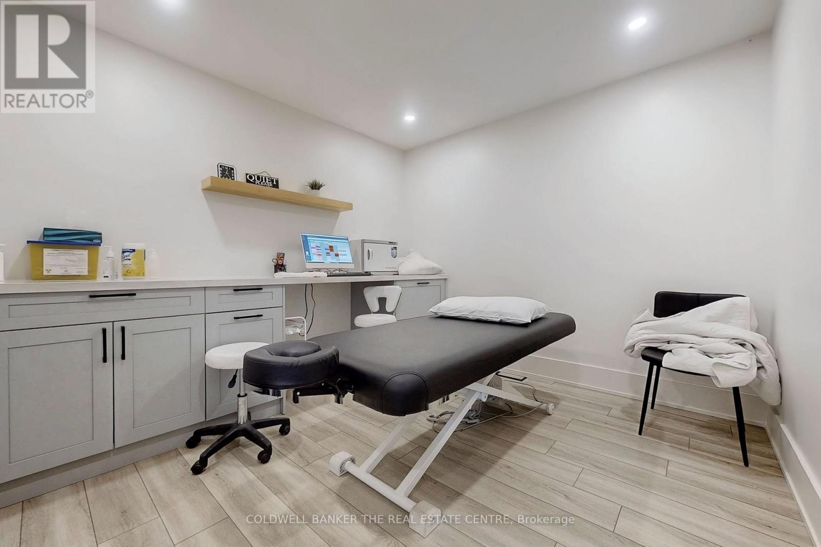 543 The Queensway S, Georgina, Ontario  L4P 2E7 - Photo 28 - N12892204