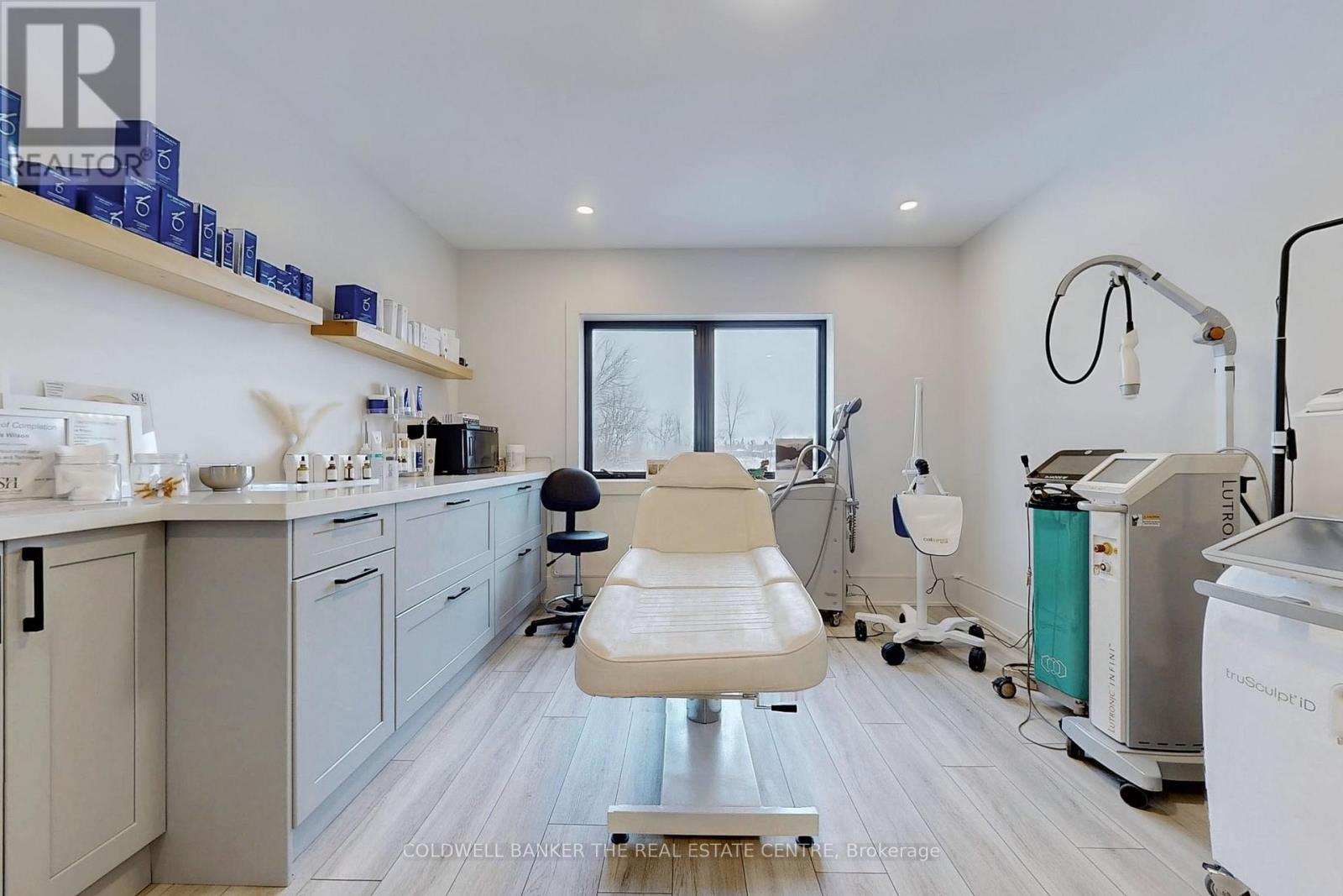 543 The Queensway S, Georgina, Ontario  L4P 2E7 - Photo 29 - N12892204