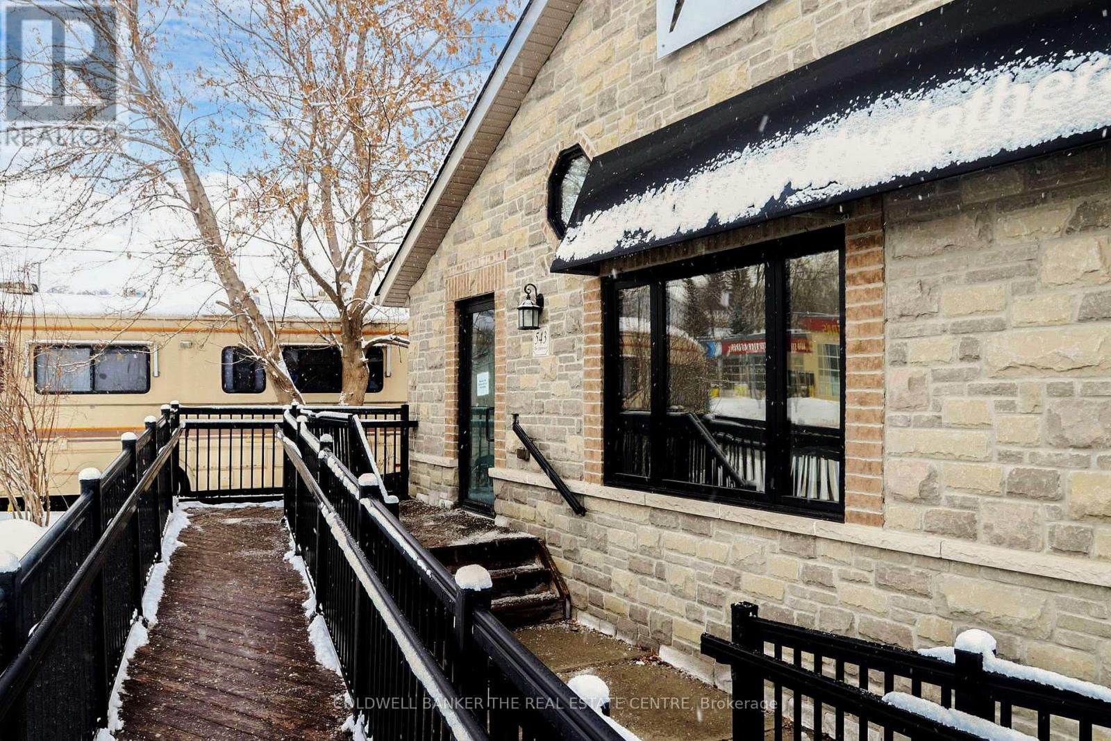 543 The Queensway S, Georgina, Ontario  L4P 2E7 - Photo 3 - N12892204