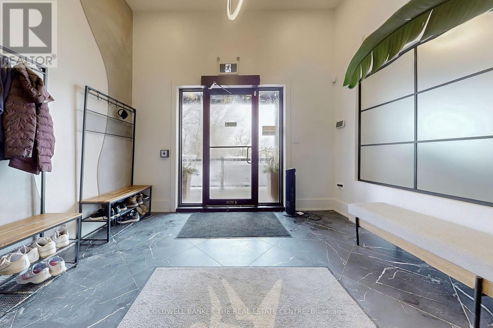 543 The Queensway S, Georgina, Ontario  L4P 2E7 - Photo 4 - N12892204