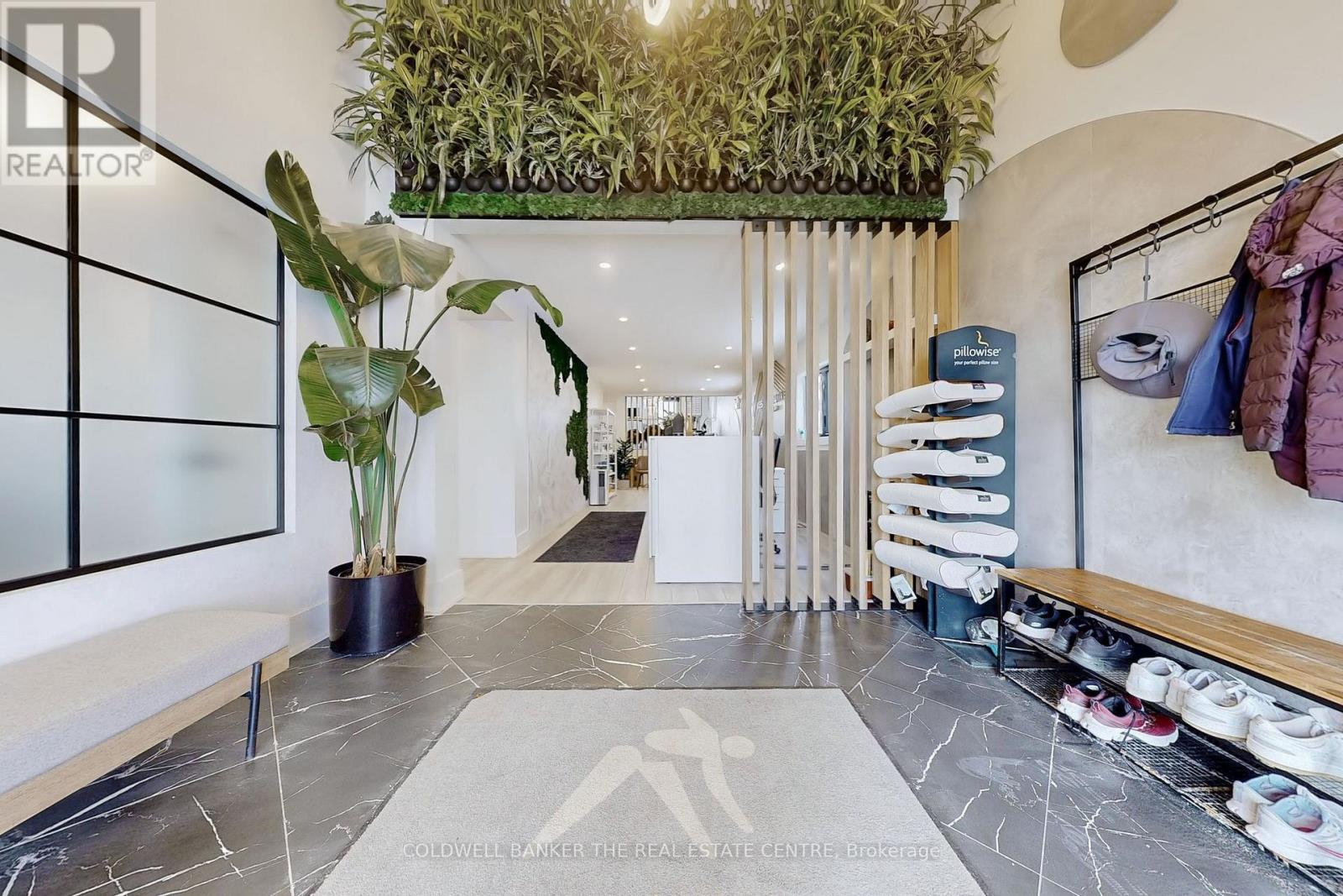 543 The Queensway S, Georgina, Ontario  L4P 2E7 - Photo 5 - N12892204