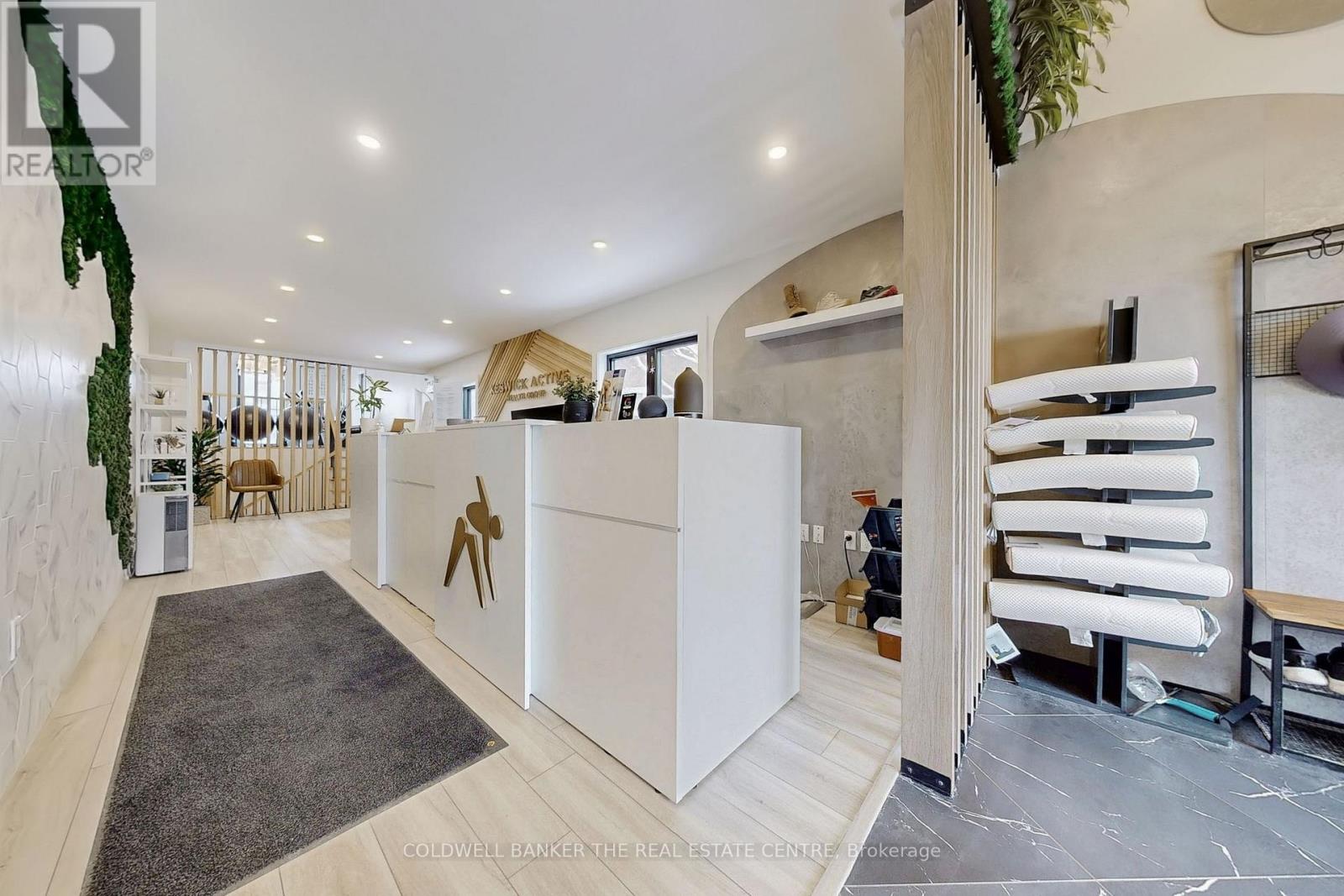 543 The Queensway S, Georgina, Ontario  L4P 2E7 - Photo 6 - N12892204