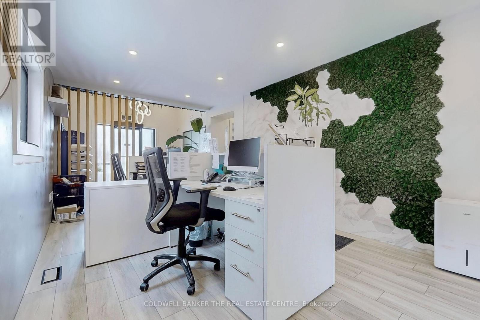 543 The Queensway S, Georgina, Ontario  L4P 2E7 - Photo 8 - N12892204