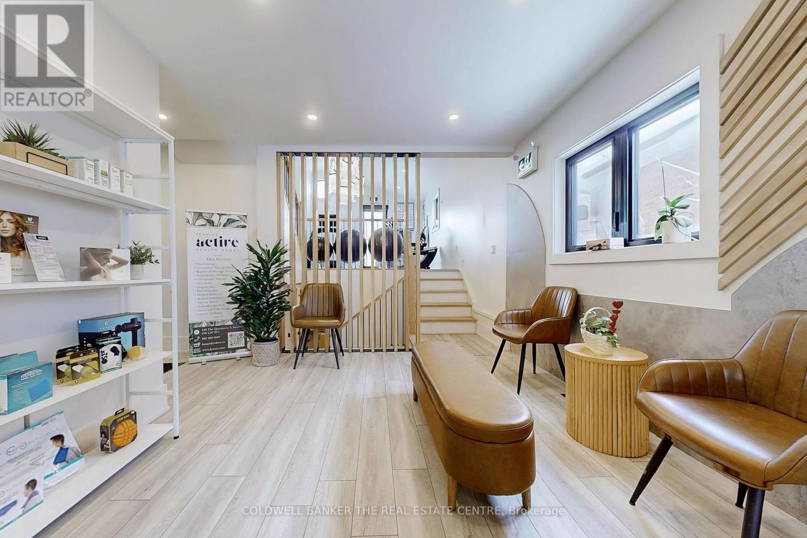 543 The Queensway S, Georgina, Ontario  L4P 2E7 - Photo 9 - N12892204