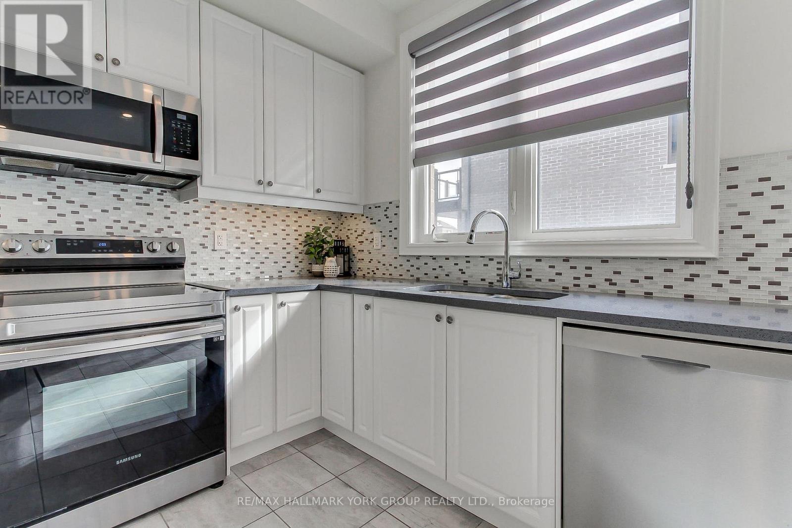 534 New England Court, Newmarket, Ontario  L3X 0M6 - Photo 18 - N12892222