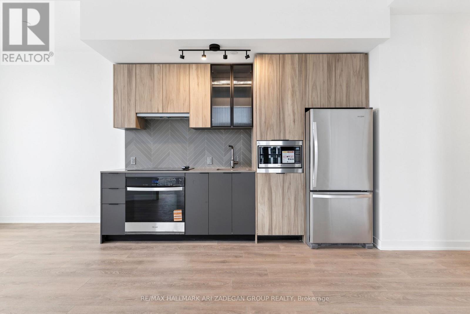 902 - 1037 The Queensway, Toronto (Islington-City Centre West), Ontario  M8Z 0H5 - Photo 2 - W12892132