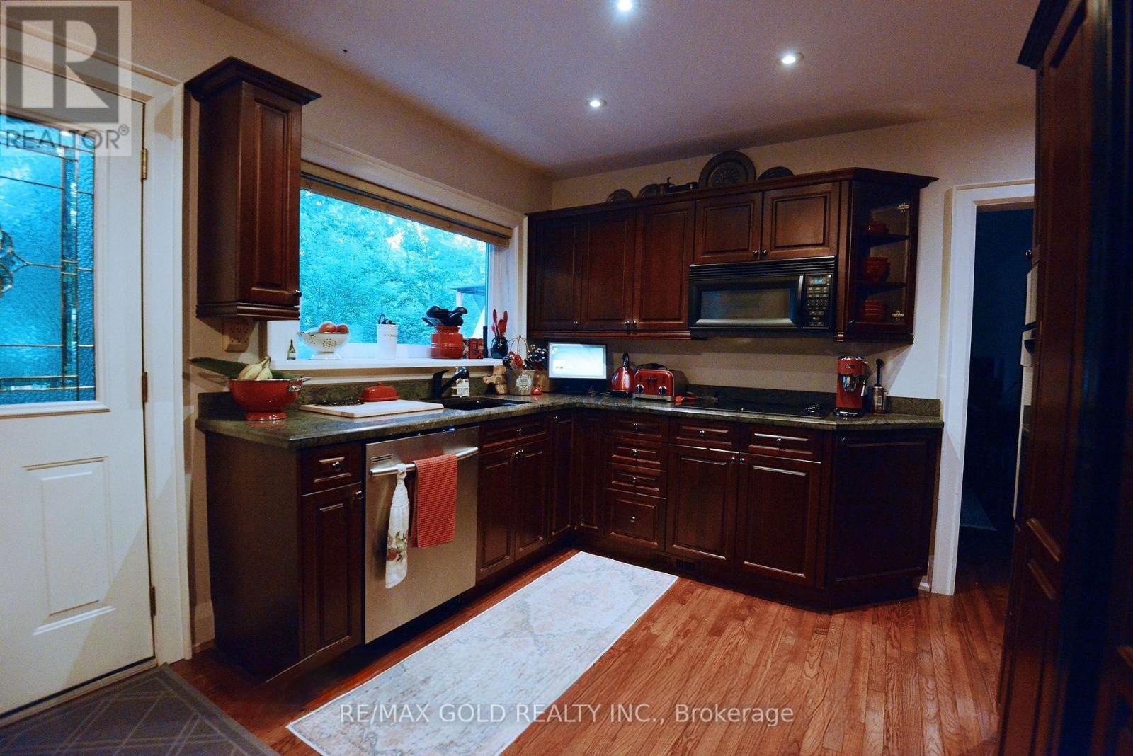 1391 Glenburnie Road, Mississauga, Ontario  L5G 3C7 - Photo 10 - W12892154