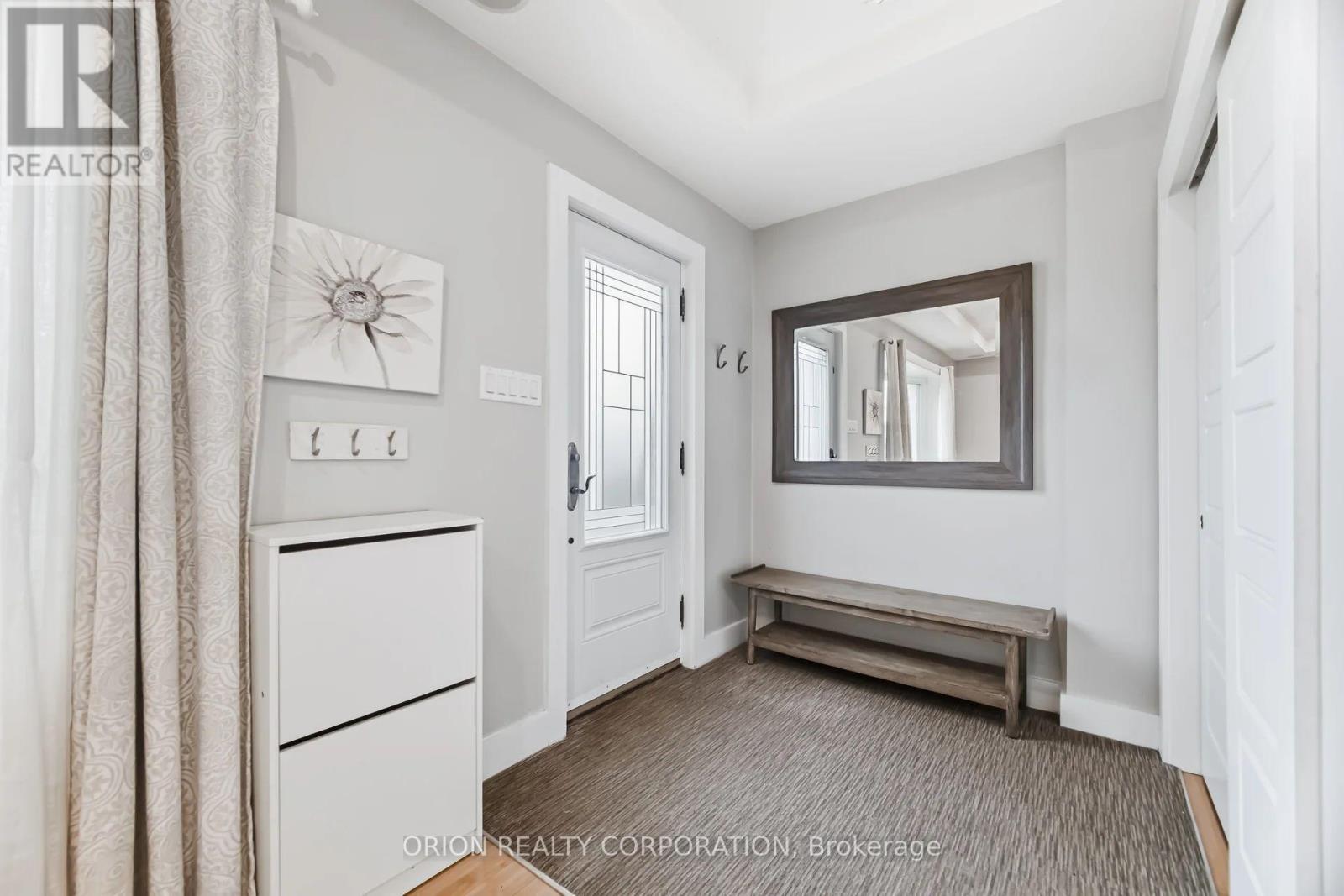 40 Briarwood Avenue, Mississauga, Ontario  L5G 3N6 - Photo 2 - W12892166