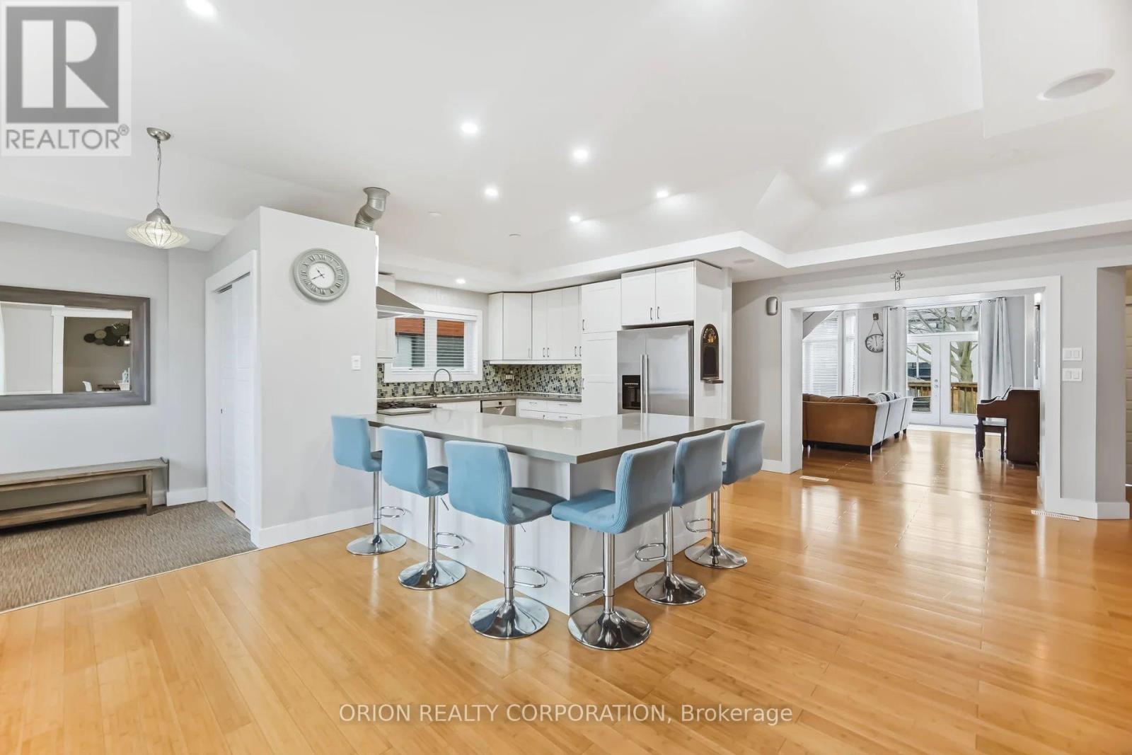 40 Briarwood Avenue, Mississauga, Ontario  L5G 3N6 - Photo 4 - W12892166