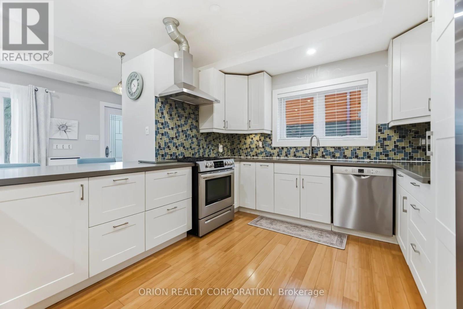 40 Briarwood Avenue, Mississauga, Ontario  L5G 3N6 - Photo 5 - W12892166