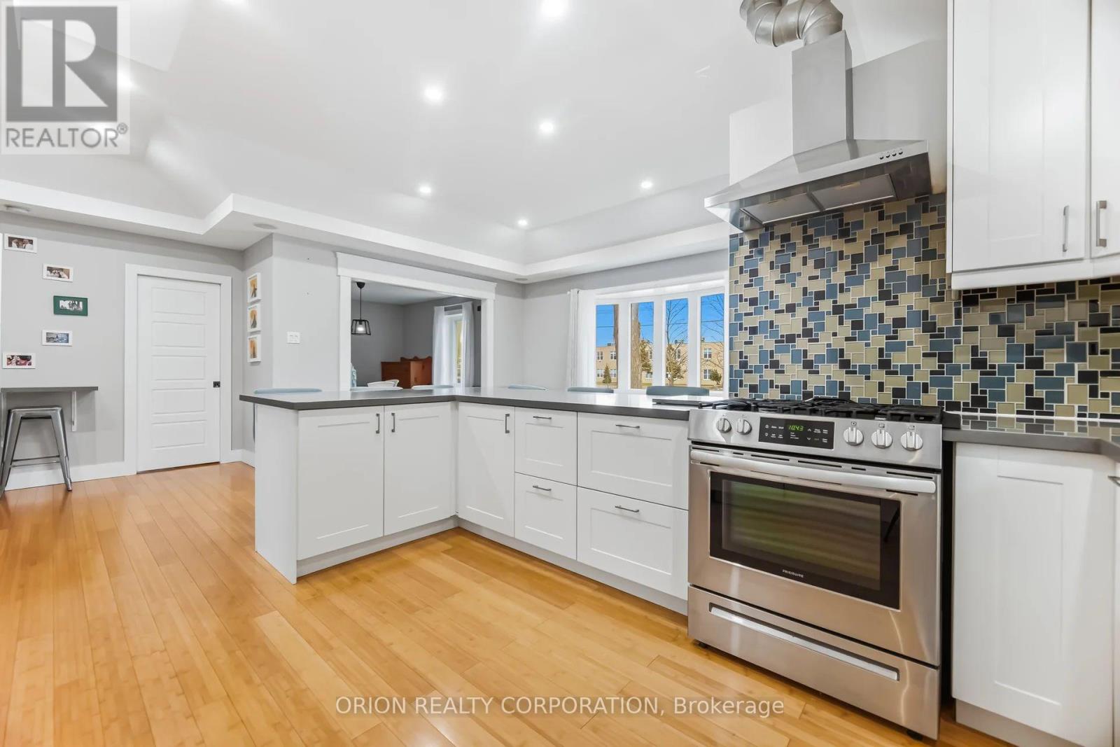 40 Briarwood Avenue, Mississauga, Ontario  L5G 3N6 - Photo 6 - W12892166