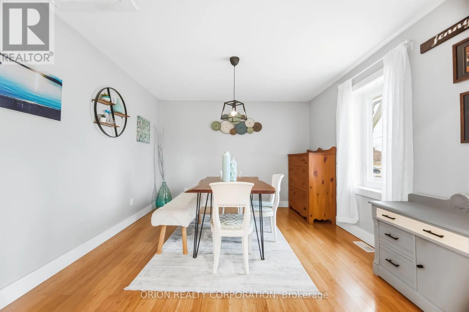 40 Briarwood Avenue, Mississauga, Ontario  L5G 3N6 - Photo 7 - W12892166