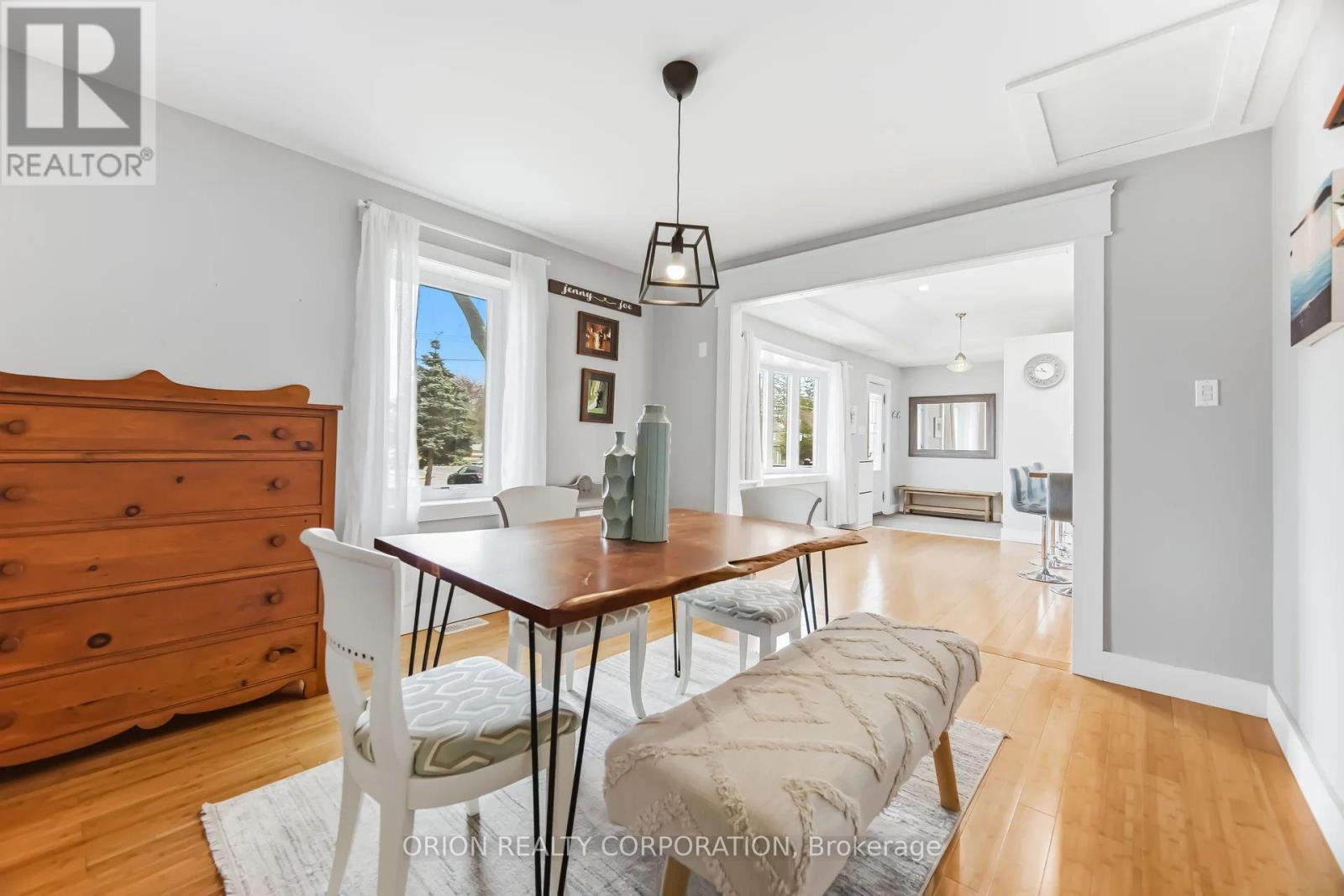 40 Briarwood Avenue, Mississauga, Ontario  L5G 3N6 - Photo 8 - W12892166