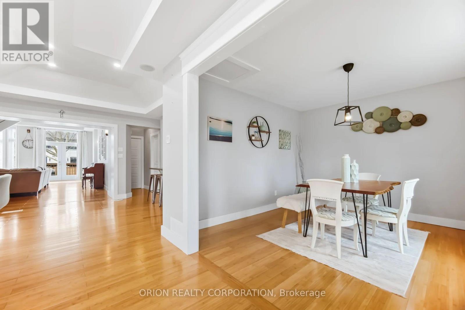 40 Briarwood Avenue, Mississauga, Ontario  L5G 3N6 - Photo 9 - W12892166