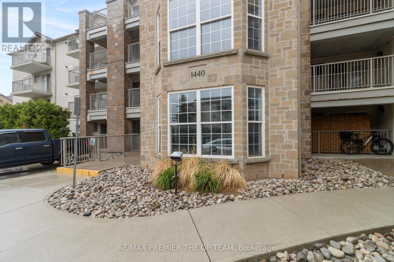 404 - 1440 Bishops Gate, Oakville, Ontario  L6M 4M9 - Photo 10 - W12892168