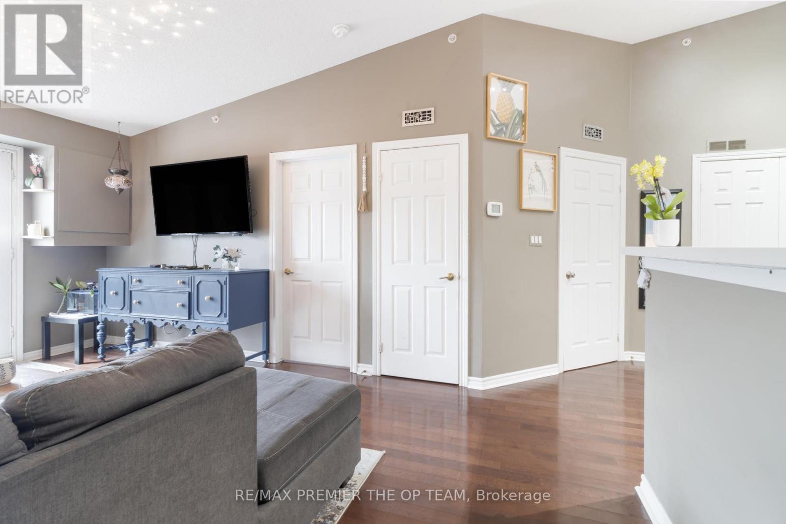 404 - 1440 Bishops Gate, Oakville, Ontario  L6M 4M9 - Photo 16 - W12892168