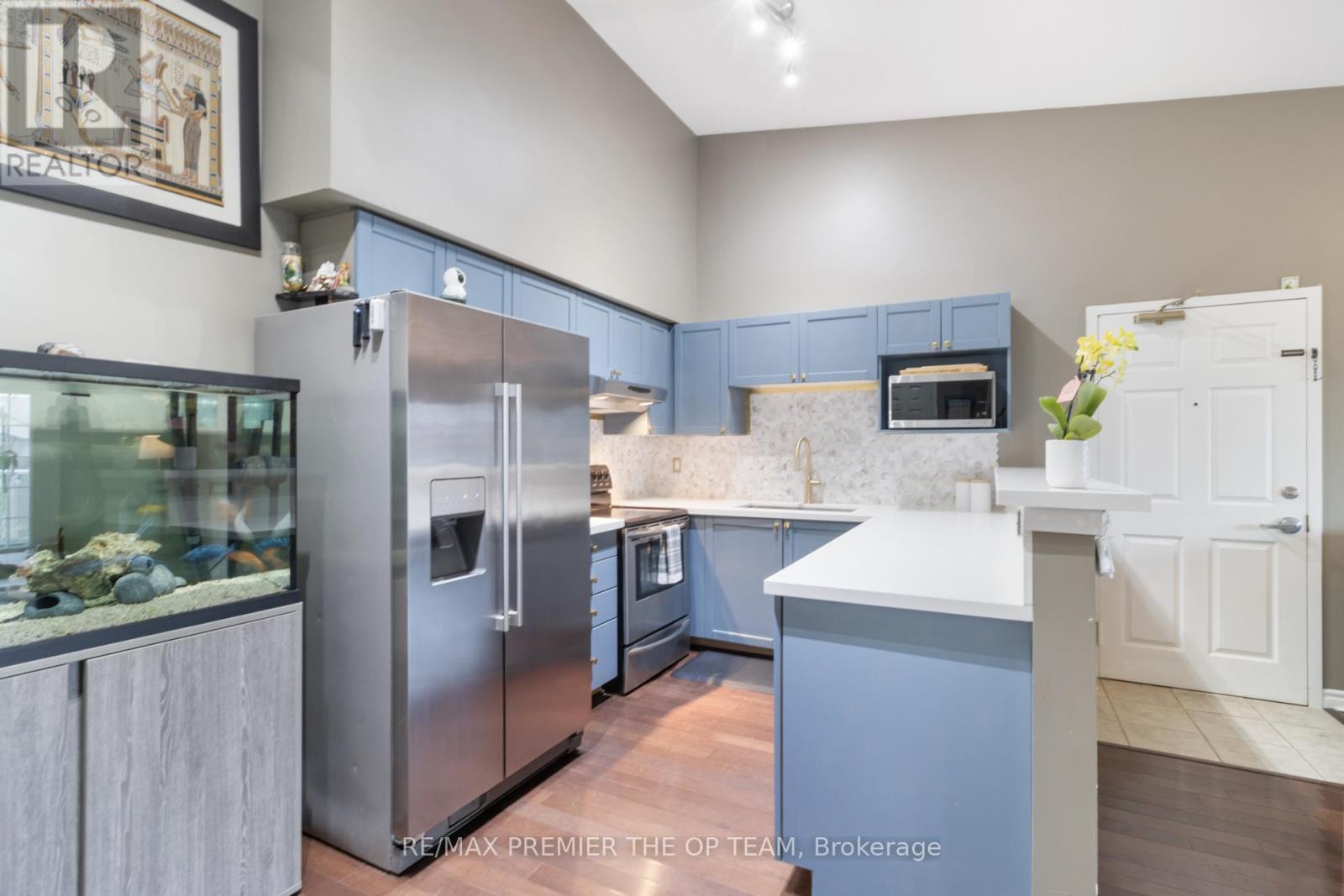 404 - 1440 Bishops Gate, Oakville, Ontario  L6M 4M9 - Photo 17 - W12892168