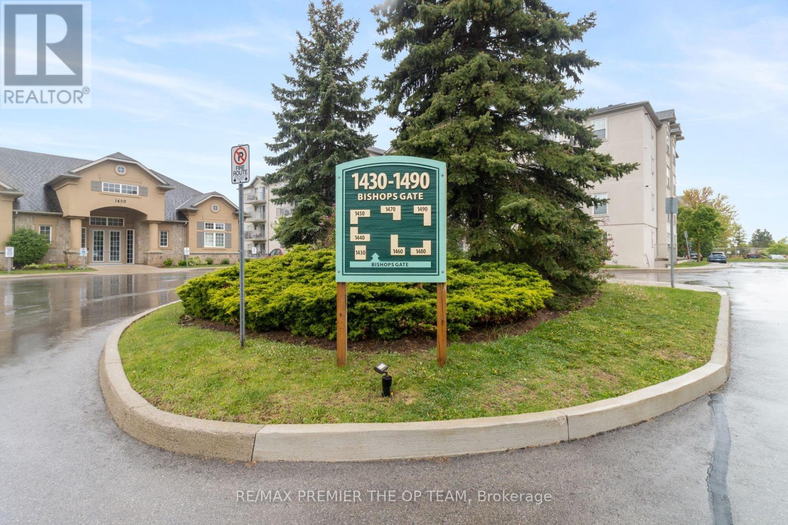 404 - 1440 Bishops Gate, Oakville, Ontario  L6M 4M9 - Photo 2 - W12892168