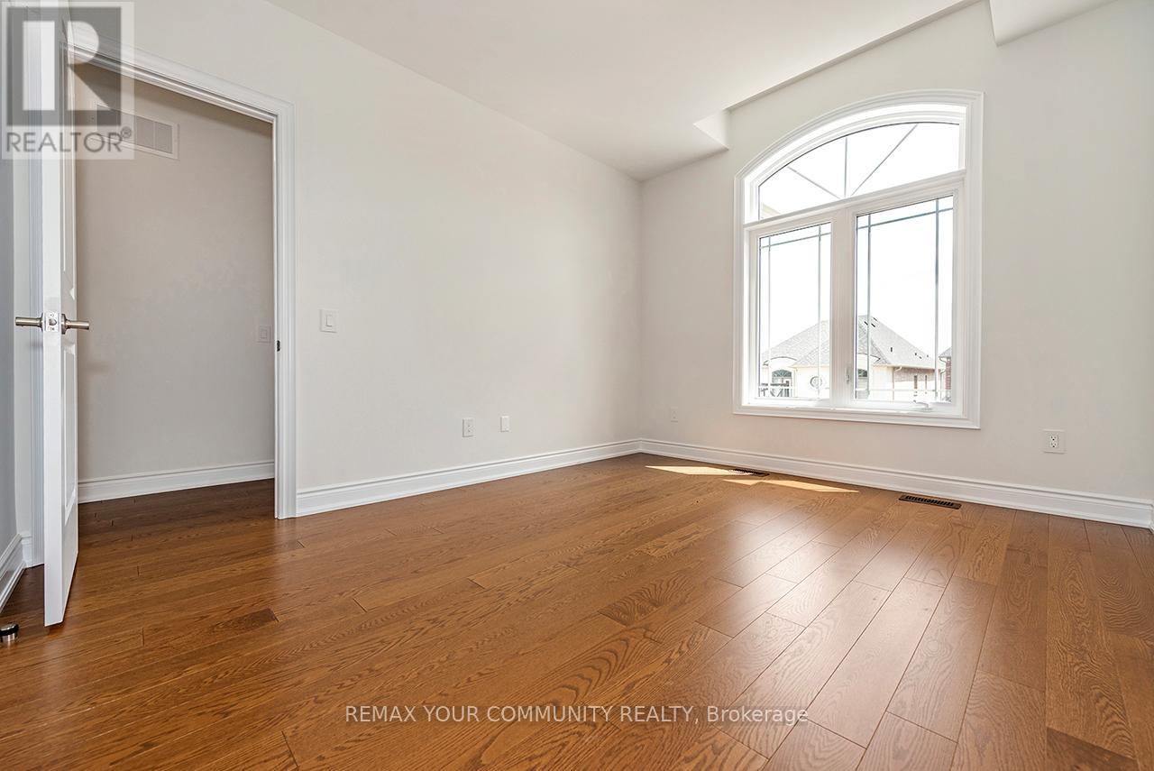 109 James Walker Avenue, Caledon (Caledon East), Ontario  L7C 4N1 - Photo 8 - W12892192