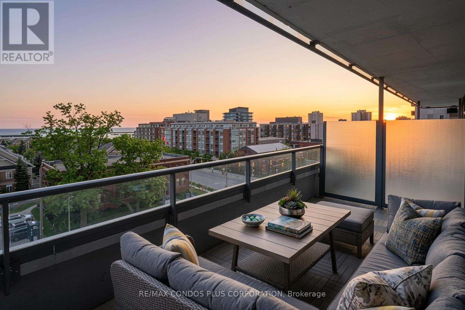 504 - 1 Hurontario Street, Mississauga, Ontario  L5G 0A3 - Photo 1 - W12892270