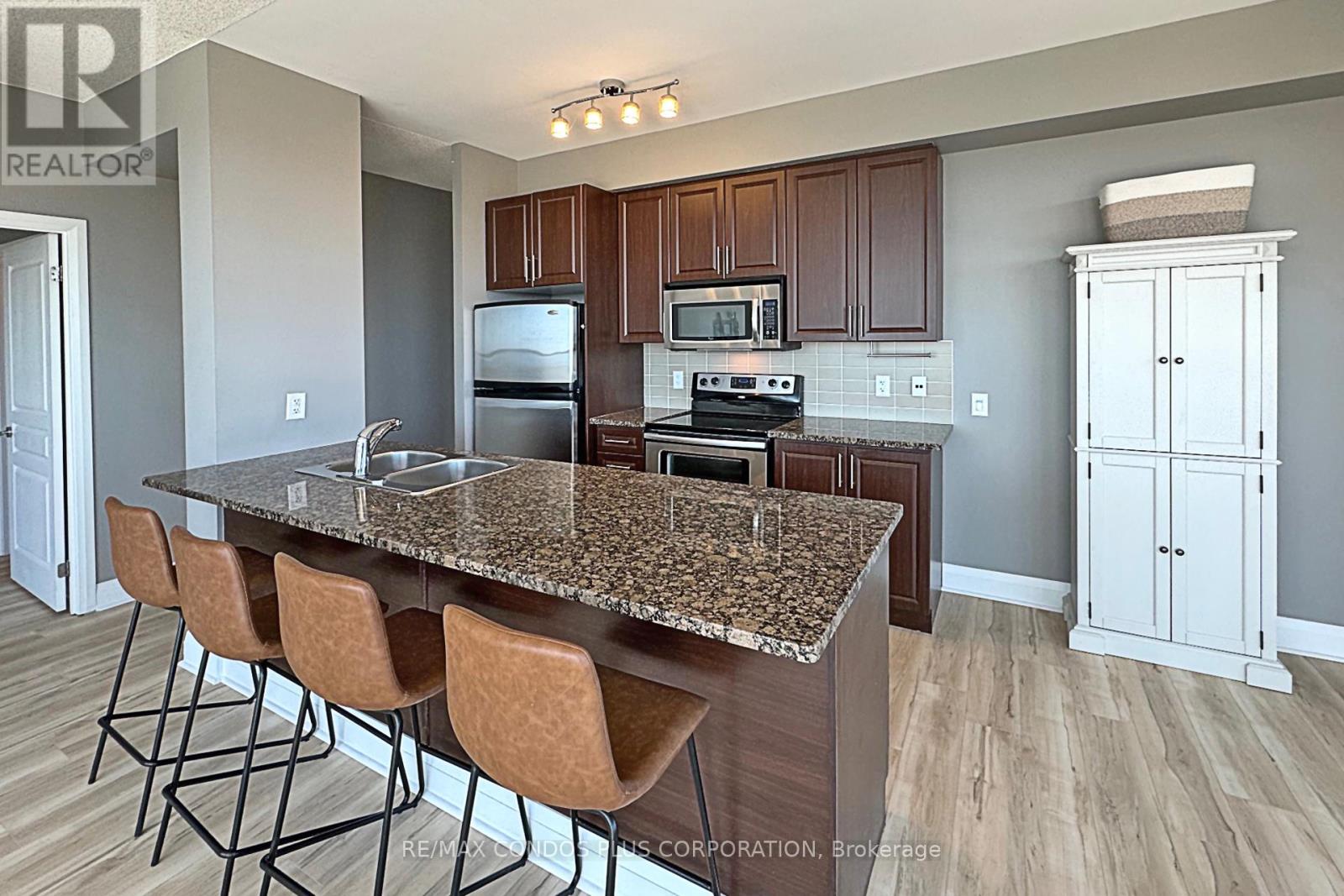 504 - 1 Hurontario Street, Mississauga, Ontario  L5G 0A3 - Photo 6 - W12892270