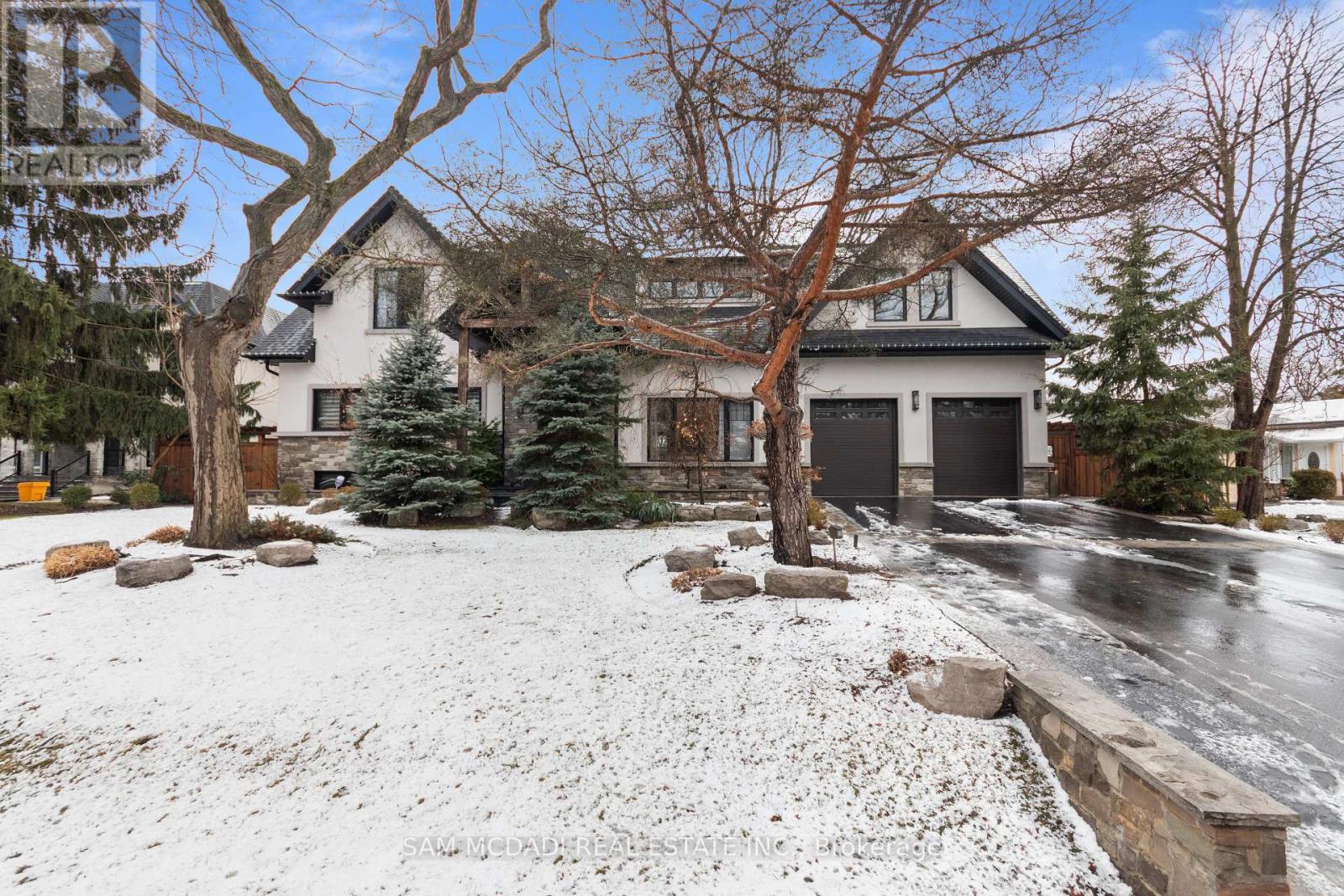 1031 Welwyn Drive, Mississauga, Ontario  L5J 3J2 - Photo 2 - W12892286