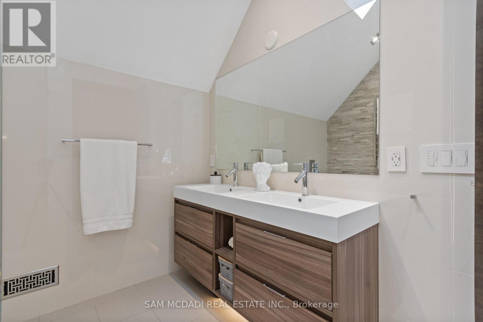 1031 Welwyn Drive, Mississauga, Ontario  L5J 3J2 - Photo 34 - W12892286