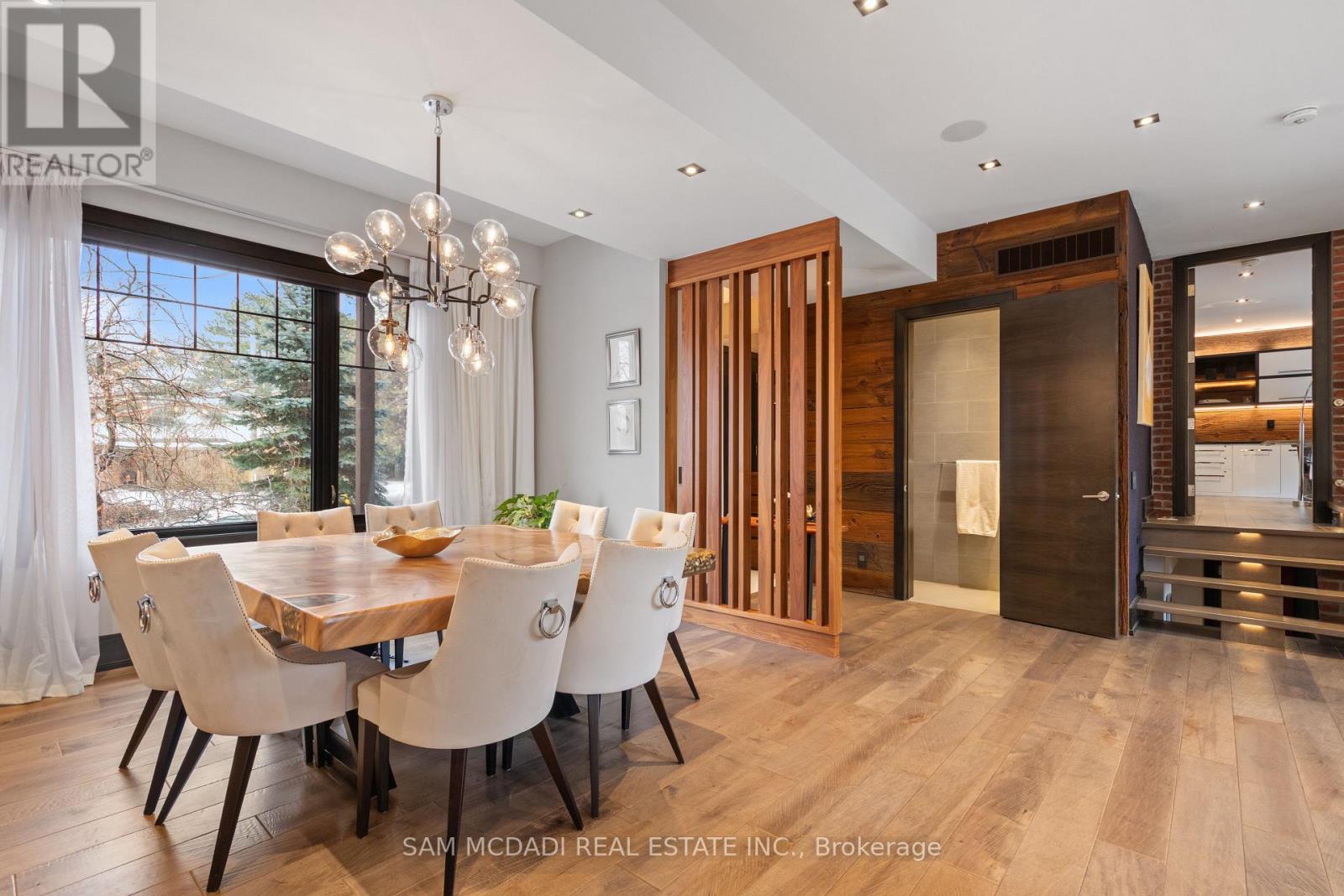 1031 Welwyn Drive, Mississauga, Ontario  L5J 3J2 - Photo 4 - W12892286