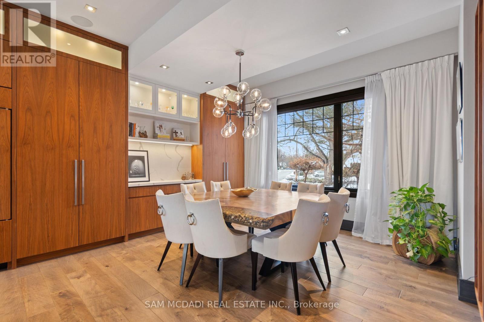 1031 Welwyn Drive, Mississauga, Ontario  L5J 3J2 - Photo 5 - W12892286