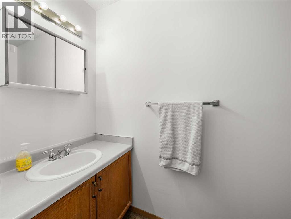 10 Martinbrook Road Ne, Calgary, Alberta  T3J 3G4 - Photo 10 - A2273996