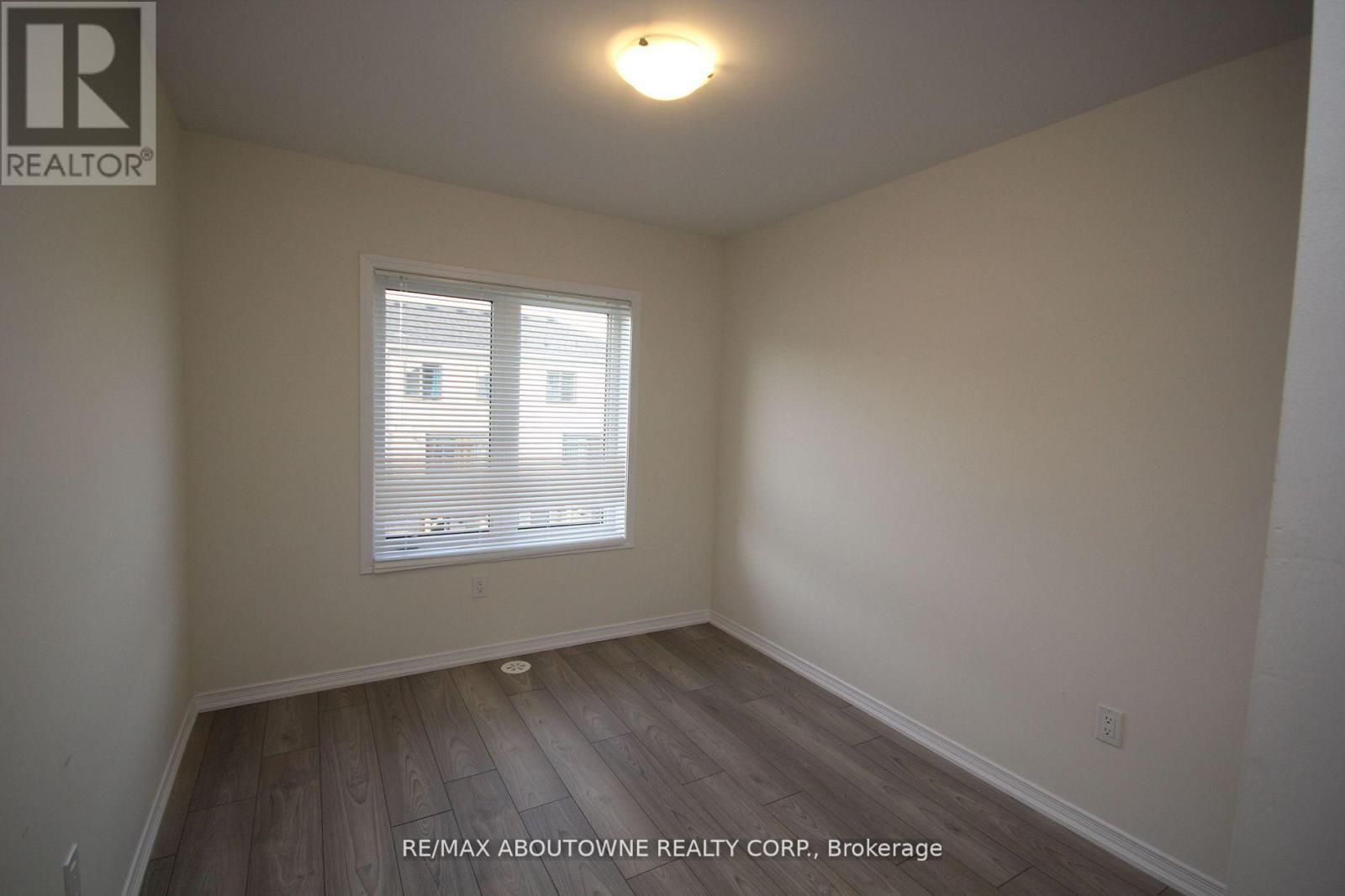 243 Gillepsie Drive, Brant, Ontario  L3T 5L5 - Photo 14 - X12892156