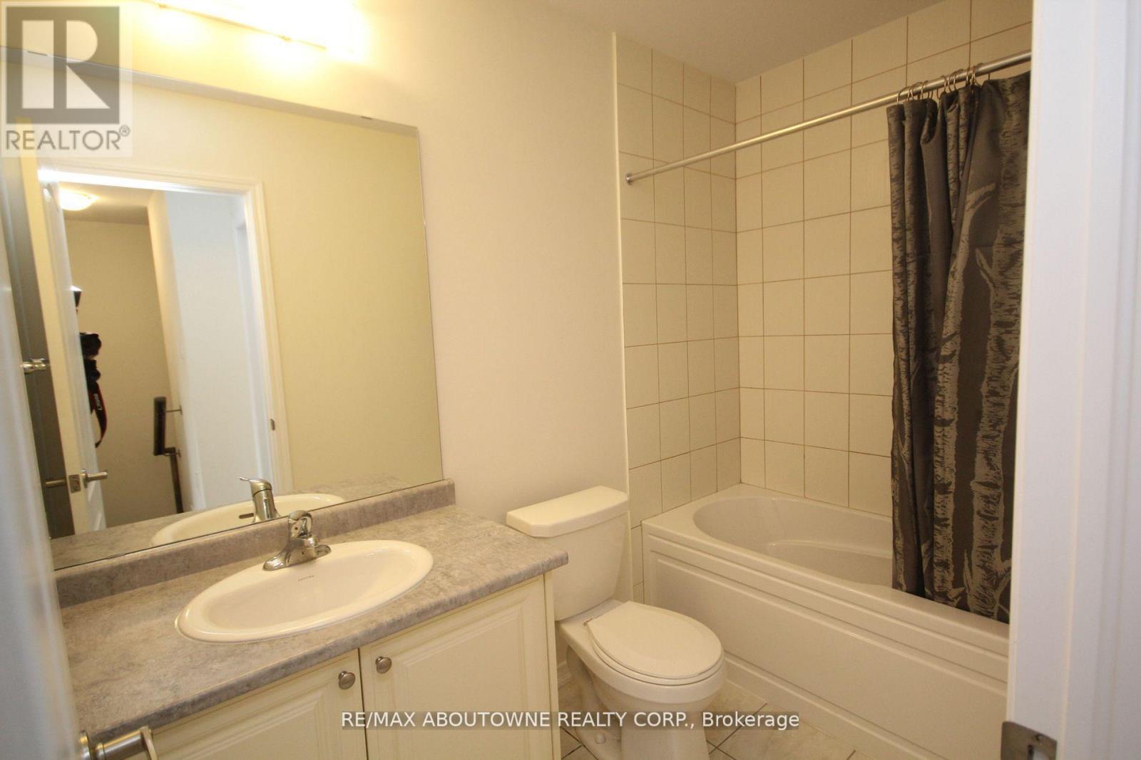 243 Gillepsie Drive, Brant, Ontario  L3T 5L5 - Photo 15 - X12892156