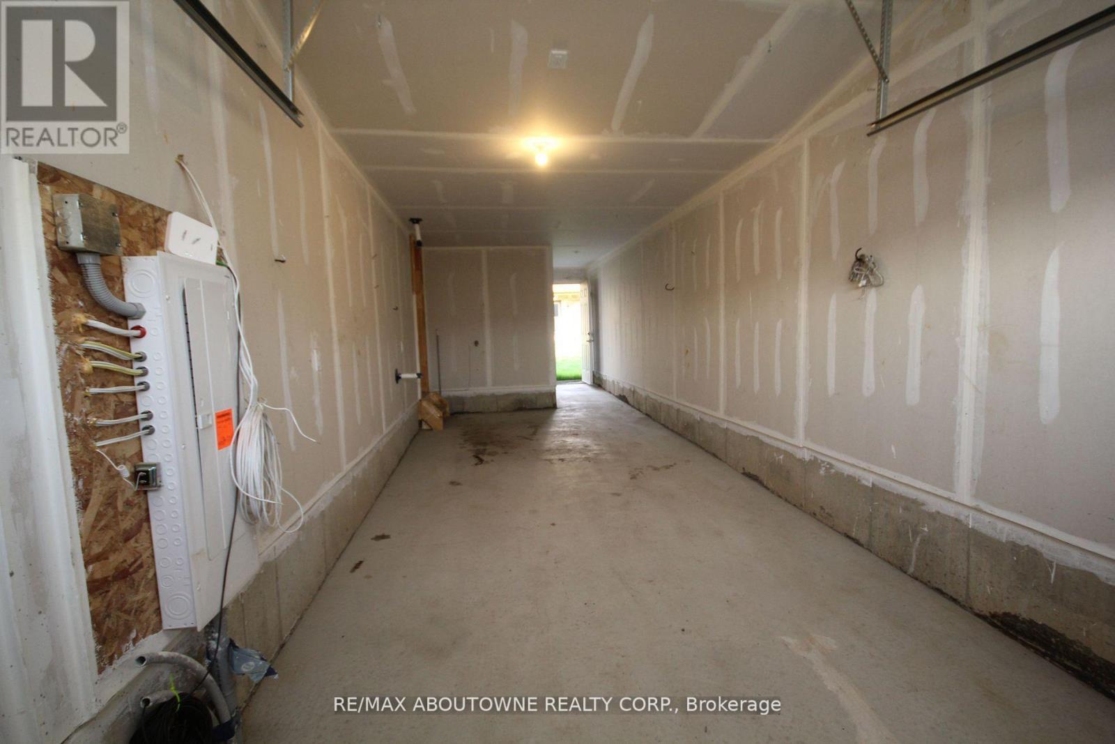 243 Gillepsie Drive, Brant, Ontario  L3T 5L5 - Photo 17 - X12892156